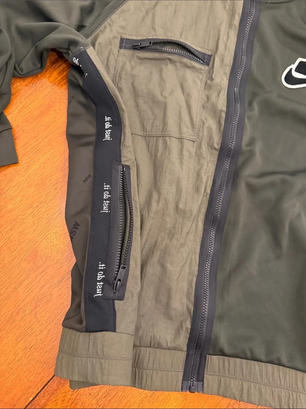Nike Men’s Two-Tone Olive & Dark Green Lightweight Jacket xxl
